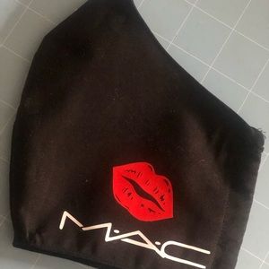 Sculpted customized face masks
